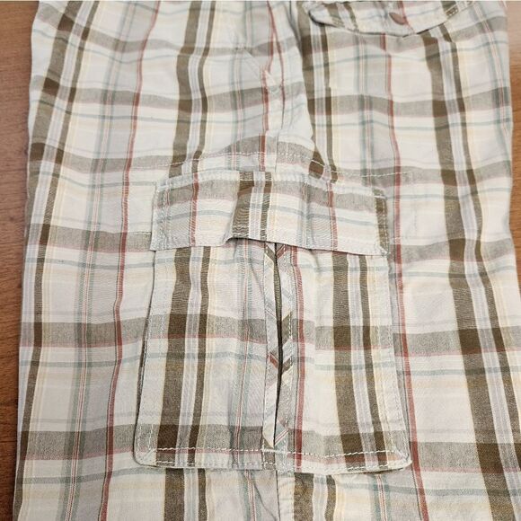 Dockers 36 Relaxed Fit cargo shorts. Tan with red, green and yellow plaid - Picture 6 of 7